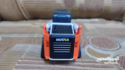  3 مجسمات جرافة و رافعه بوب كات