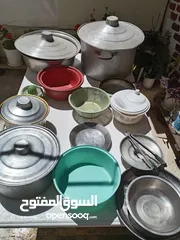 11 عدة مطعم مستعمل بحاله جيده للبيع بداعي السفر يوجد  متفرقات كثيره جاطات ستيل طناجر صواني ميزان