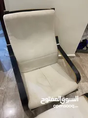  1 كرسي ايكيا لون بيج مريح جدا مع مسند للرجلين للبيع