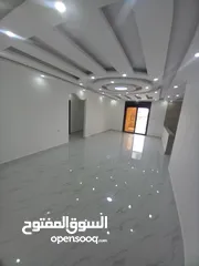  1 شقة فاخرة 200 متر للبيع موقع مميز قرب الخدمات