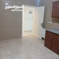  12 شقه مميزة نضيفه جدا فاخره بمنطقة ام السماق+ مساحه 220 متر - موقع مميز جدا