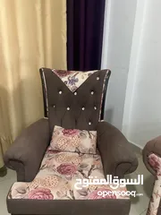  2 كنب زاوية مع كراسي ملكية للبيع بحالة ممتازة