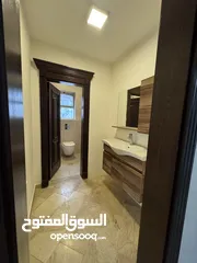  3 فيلا غير مفروشه للايجار السنوي