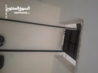 8 مصعد صناعي من 500 كغم  _ 1000 كغم شغال بحاله جيده استعمال خفيف/وتربين إيطالي 10حصان بحاله جيدة.