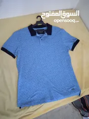  1 تيشيرت ماركه (rodd ang gunn) ماركه غنيه عن التعريف لونه ازرق في اسود مقاس يلبس L or XL