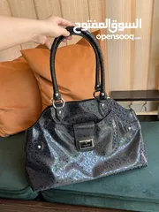  2 شنطة جيس مستعملة للبيع guess