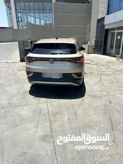  11 للبيع فولكس فاجن اي دي فور بيور بلص موديل 2021 لون ذهبي  VW ID4 crozz pure+ 2021 Gold color