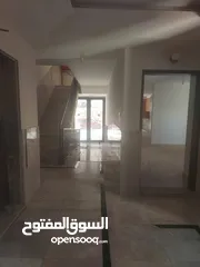  17 شقه مدخل خاض خلف مستشفى رام الله