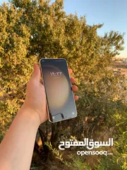  21 سامسونج جالاكسي اس 23 عادي 128 جيجا الرام 8 جيجا جهاز شبه كرتونة يعني لزقته لسا عليه جهاز ولا ارتب