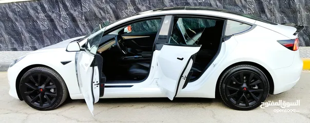  13 تيسلا 2022 model 3 فحص كامل 4 جـــيـــد بدون ملاحظات بودي (كرت ابيض) بحالة الوكالة بسعر لقطة ومحرووق