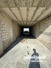  16 تسوية تجارية للإيجار مساحة 400 متر على شارع اربد الحصن الرئيسي بجانب كازية عاشور