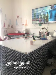  9 محل ملابس  سهره ستاتي واطفال مع مخيطه للبيع بكافه معداتها للبيع