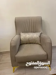  4 كنب لون بيج .