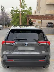  12 Toyota RAV4 XLE 2024