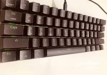  7 كيبورد جيمنغ للبيع بحاله ممتازه مستعمل صوت رائع وكيبورد رائع للالعاب وممتع وجيد للكتابه الوان مختلفه