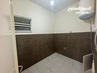  11 شقه طابق اول 190 متر خلف سوق السلطان