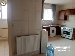  6 شقة أرضية مميزة للبيع في عبدون الشمالي 220م مع حديقة وترسات 200م يسعر مغري
