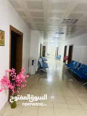  3 شقه دور رابع عماره بها مصعد شغال مقابل مستشفى الخمس
