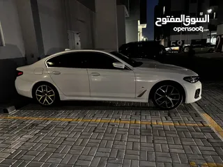  9 Bmw 530i 2023 full m package x drive