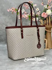  1 شنطة لويس فيتون و مايكل كورس حجم كبير ماستر كوبي فل تختيم جودة عالية تصميم ايقوني هي الاختيار الصح.