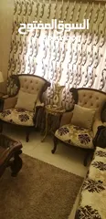  4 طقم كنب خشب زان للبيع مع البرادي بحاله الجديد