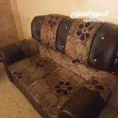  2 طقم كنب مكون من 6 مقاعد وطاولة