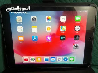  1 ايباد آير 2 حاله ممتازه مع الكيبورد