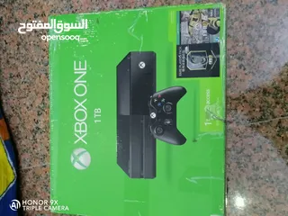  2 Xbox one 1TBاسود مستعمل نظيف ما مفتوح و لا مصلح ويه كارتونه