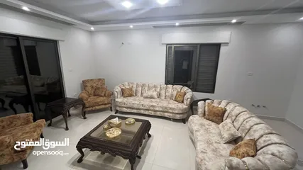  1 طقم كنب مستعمل بحال جديد مع طاولات