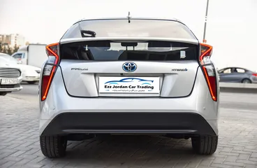  7 تويوتا بريوس هايبرد بحالة ممتازة Toyota Prius Hybrid 2018