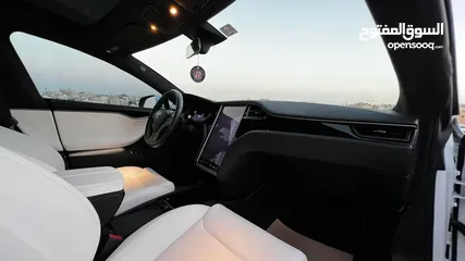  38 Tesla Model S Long Range Plus 2020 White interior