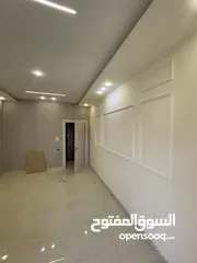  3 شقة طابق ارضي مدخل مستقل للبيع جنوب الراهبات مساحة 165 متر مع حديقة وكراج خاص قرب كلية غرناطه