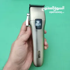  3 ماكينة حلاقة رجاليه مع قاعدة شحن لسهولة شحنها بمحرك مغناطيسي 41دوره بالدقيقه
