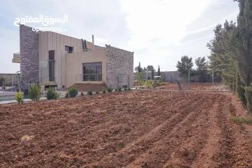  20 فيلا مميزة للبيع قرب مشروع إلاندلسية مساحة الأرض 4 دونم 7 نوم