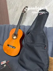  2 جيتار Valencia CG160 جديد غير مستعمل مع شنتة وريشة وآلة دوزان الاوتار كلو مع تشطيب لامع طبيعي للخشب