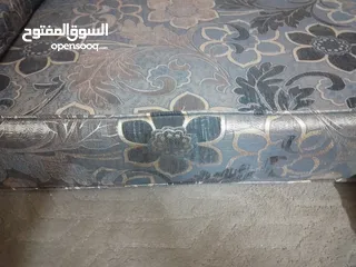  11 جلسه عربية اسفنج ضغط 18 مع طاولات خشب مع سجاده خمسة باربعه ونص متر بحالة الوكالة.