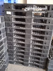  2 plastic pallets