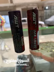  2 بطاريتين AWT  للڤيب و شاحن بطاريات 2 عين