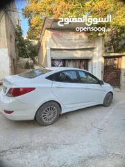  1 مركبه من نوع هونداي اكسنت 2014المركبه ما شاء الله عنها وضعها ممتاز ولا يوجد فيها اي قص وعظمها ممتاز