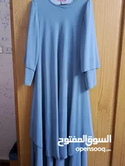  1 فستان ازرق طويل   مستعمل لبسه واحده  نمره .40.   السعر .15.