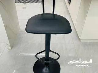  3 كراسي بار عالية أنيقة    متوفرة بعدة ألوان تناسب كل الأذواق  تصميم مريح وعصري