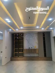  3 شقه 205م طابق ارضي مدخل خاص وكراج خاص وساحه للبيع على شارع البترا شرق اربد مول قراند وكازيه الرجوب