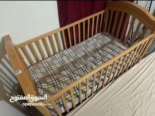  2 سرير اطفال مع مرتبه