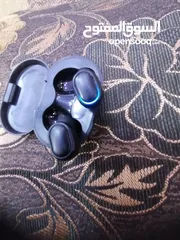  1 سماعه بلوتوث شبه جديده صوت عالي ونقي كل غراظها معها بسعر مغري