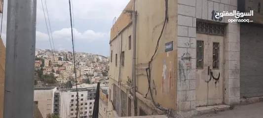  3 عمارة  تتكون من اربع طوابق كل طابق يحتوي ع شقة مع مخزنين تجاريين ع الشارع
