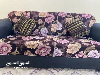  2 كنب بحاله جيده للبيع
