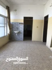  6 منزل قديم مكون من طابقين
