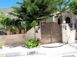  1 فيلا للبيع  البيادر قرب مسجد حسين خوجا في ارقى المناطق اول بدايه ابو السوس مقبل مشروع الجامعه الجديد