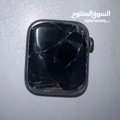  2 Apple Watch Series 4