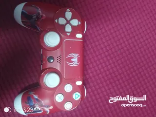  1 موجود ايد بلايستيشن 4 كوبي 1 شغاله ميه ميه على الفحص استخدام يومين لسا جديده  تقريبا نفس الاصليه